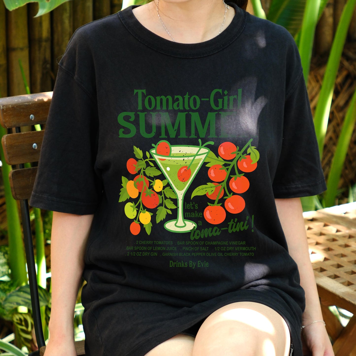 Tomato Girl Summer Shirt, Toma-tini Cocktail Tee, Retro Tomato Garden Aesthetic T-Shirt, Farmer’s Market Trendy Summer Top