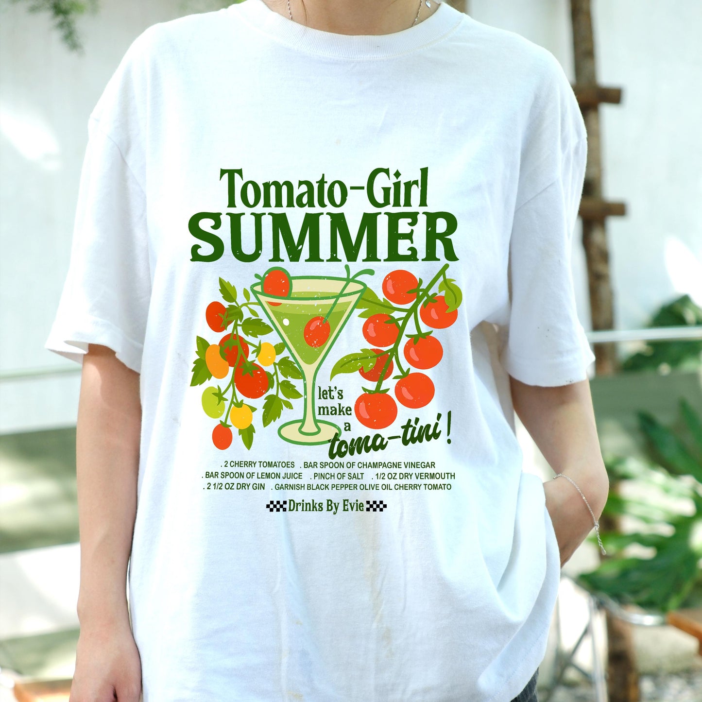 Tomato Girl Summer Shirt, Toma-tini Cocktail Tee, Retro Tomato Garden Aesthetic T-Shirt, Farmer’s Market Trendy Summer Top