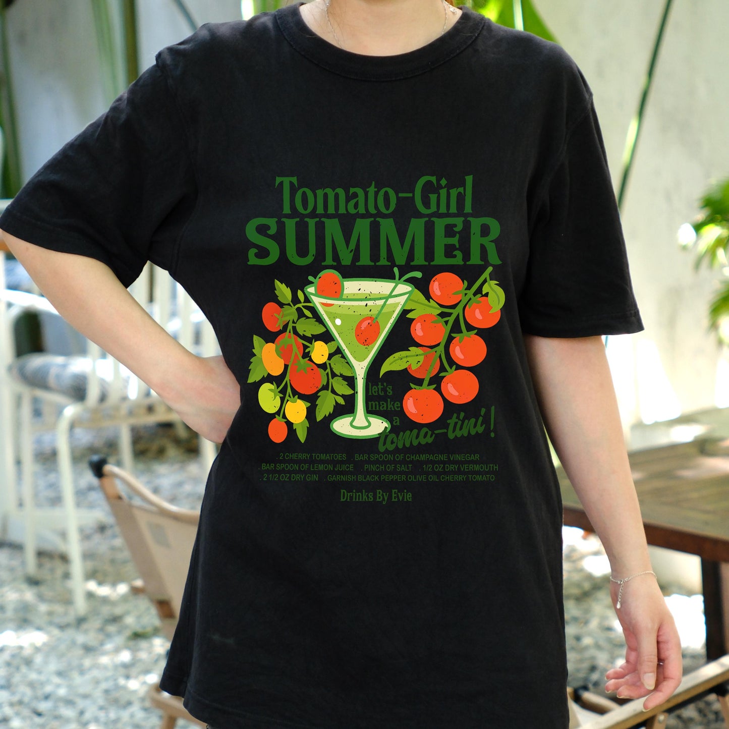 Tomato Girl Summer Shirt, Toma-tini Cocktail Tee, Retro Tomato Garden Aesthetic T-Shirt, Farmer’s Market Trendy Summer Top