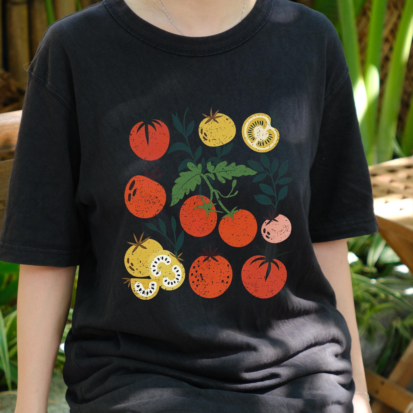 Vintage Tomato Garden Shirt, Cute Heirloom Tomato Graphic Tee, Farmer’s Market Vegetable Shirt, Retro Veggie Plant Lover Gift Tee