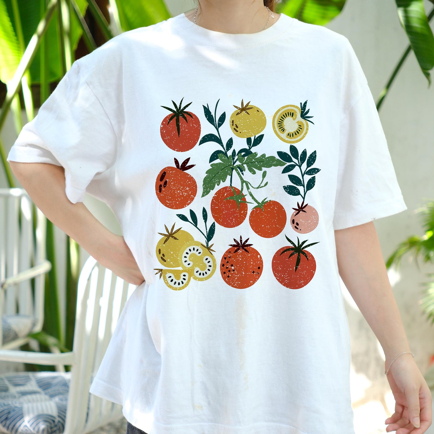 Vintage Tomato Garden Shirt, Cute Heirloom Tomato Graphic Tee, Farmer’s Market Vegetable Shirt, Retro Veggie Plant Lover Gift Tee