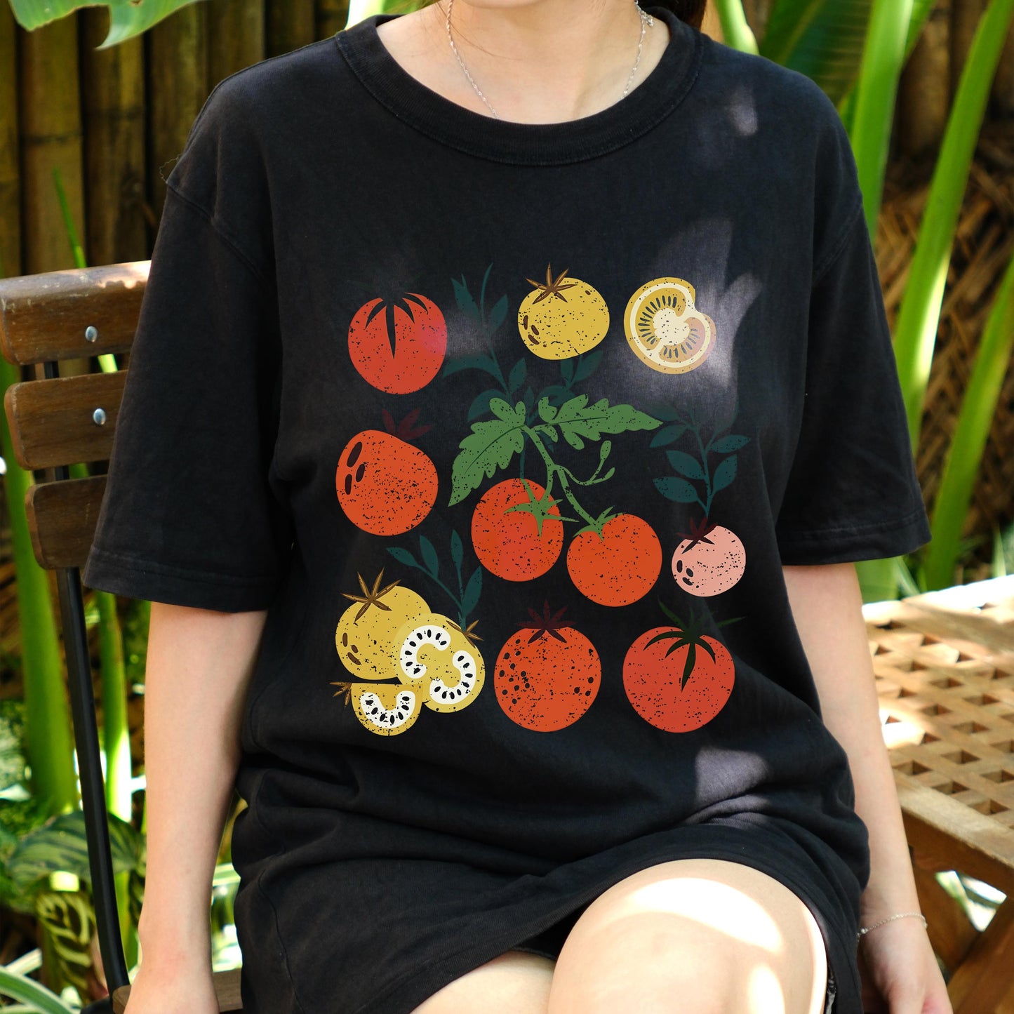 Vintage Tomato Garden Shirt, Cute Heirloom Tomato Graphic Tee, Farmer’s Market Vegetable Shirt, Retro Veggie Plant Lover Gift Tee