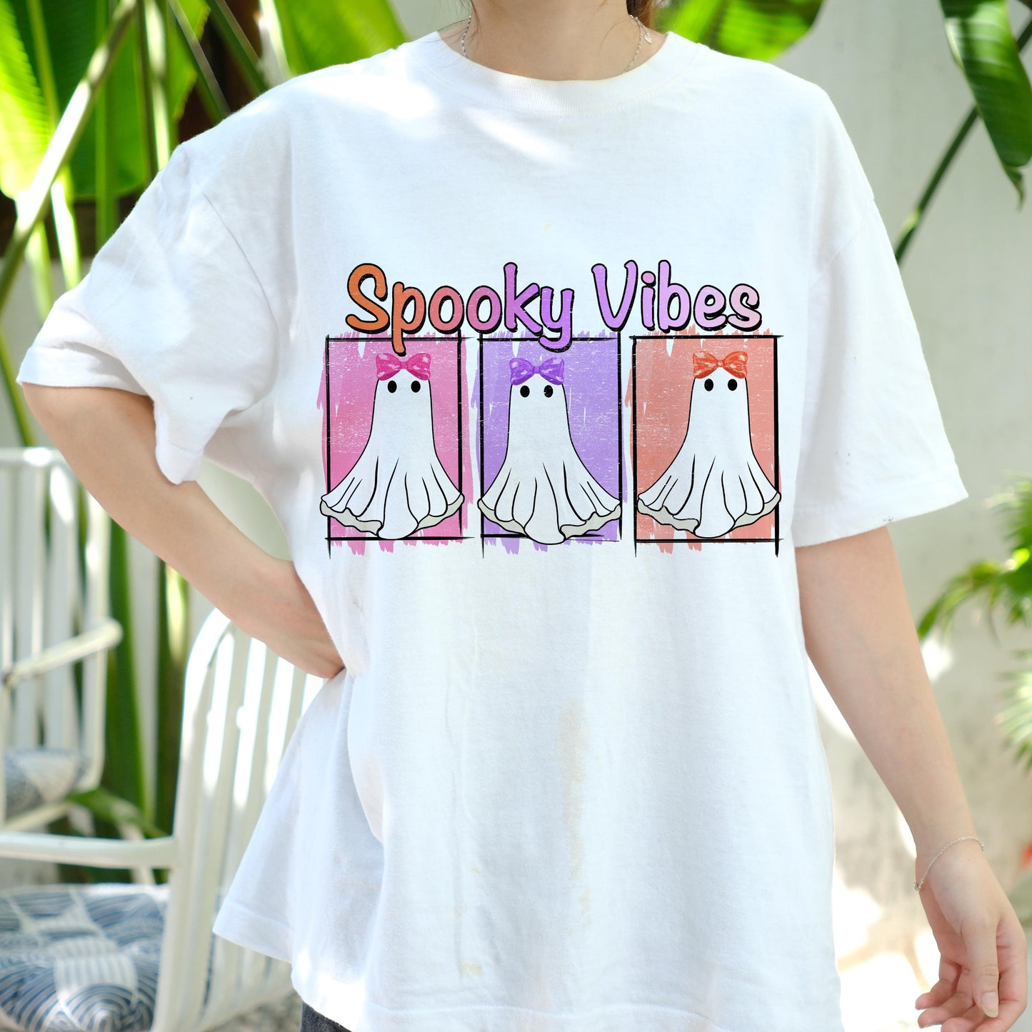 Spooky Vibes Ghost Shirt, Cute Halloween T-Shirt for Women, Retro Girly Ghost Tee, Fall Aesthetic Shirt, Funny Halloween Outfit